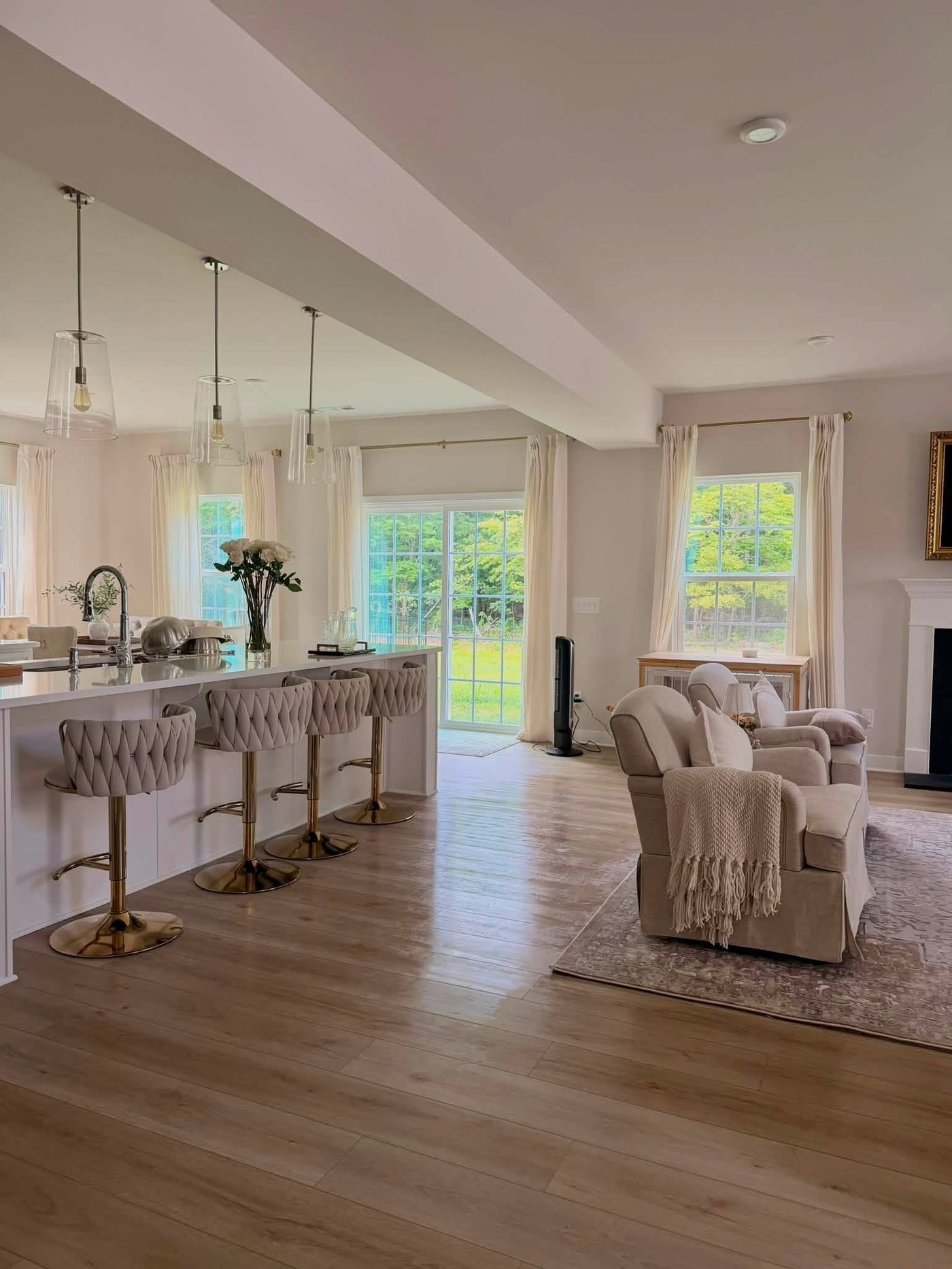 A clean Middle Tennessee living room by Dirty Deeds